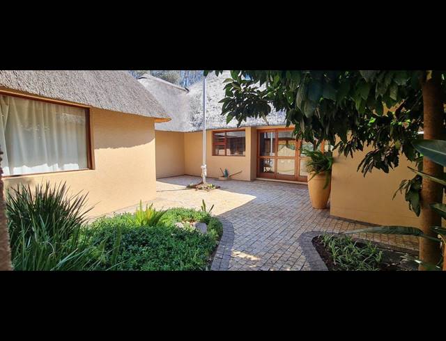 4 BEDROOM HOUSE FOR SALE IN LAKELAND ESTATE